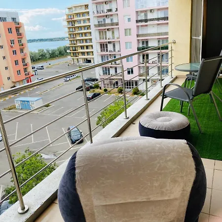 Summerland Apartamentlux *